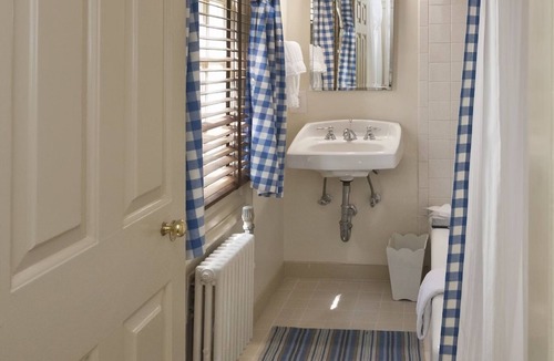 Williamsburg Hotel | Colonial House | Pool Access | Fitness Center | Spa | Near Historic Williamsburg