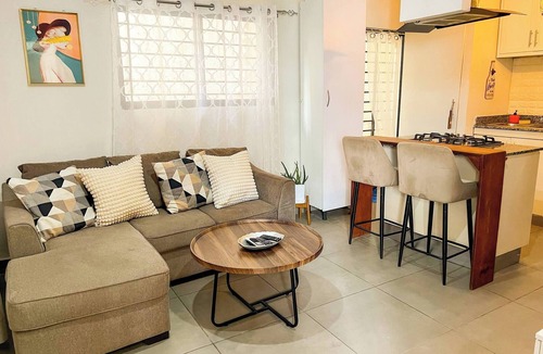 Ciudad Nueva Apartment | Colonial leyton apartment