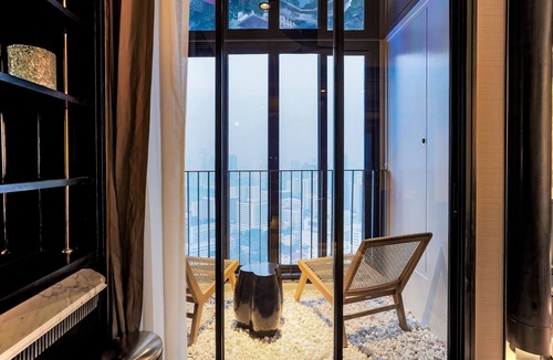 Silom Condo | Colonial Luxury designed room, next to MRT Samyan