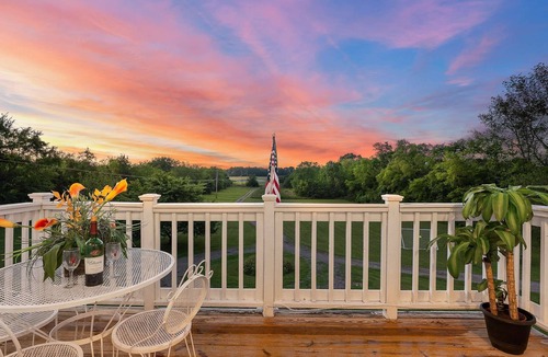 Spring Hill House | Colonial Manor ~ Newly Improved ~ CLEAN ~ Family Estate ~ Easy 30 min drive to Nashville or Franklin