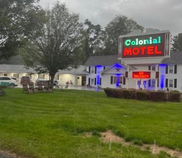 North Conway Hotel | Colonial Motel