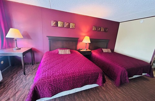 Branson West Hotel | Colonial Mountain Inn Branson MO