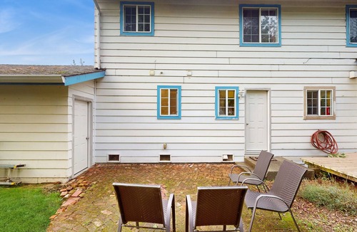 Humboldt Hill House | Colonial-style home w/fireplace, large yard, W/D - close to shopping & redwoods