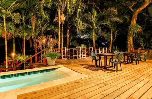 Bullet Tree Falls Hotel | Colonial Suite @ Mahogany Hall