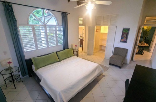Sosua House | Colonial Villa Master Bedroom +Private Bath/Tub