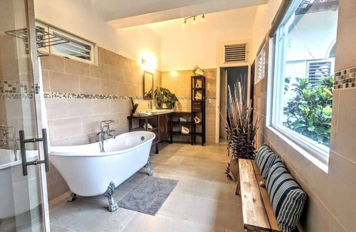 Sosua House | Colonial Villa Master Bedroom +Private Bath/Tub