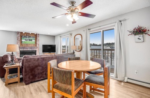 Fraser Apartment | Colony Condo #4