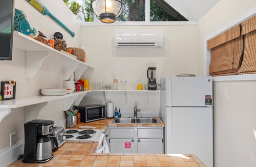 Old Town Cottage | Colony Sunset- Bright and airy cottage in the heart of old town Key West