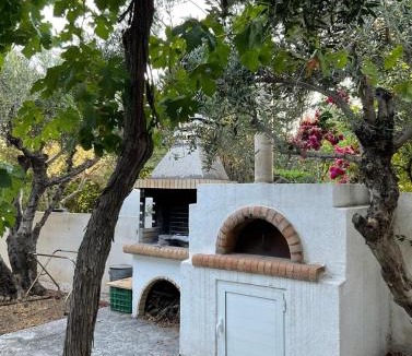 Ierapetra Apartment | colored houses