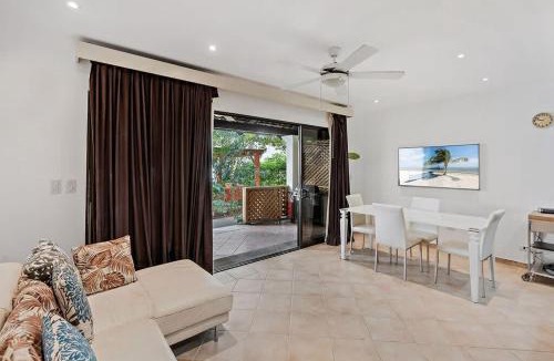 Coco Sunset Hills Apartment | Colorful & Private 2-Bedroom Condo Just a Short Walk from the Beach