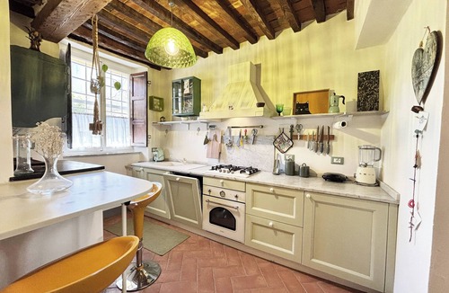 Lucca Historical Center Apartment | Colourful Cave Lucca by TuscanyWeGo
