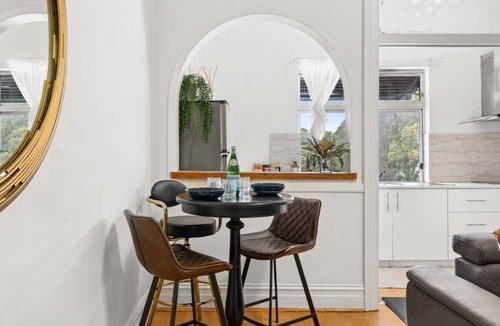 Bondi Apartment | Colourful Spacious Central 3BDR Balcony AC Parking