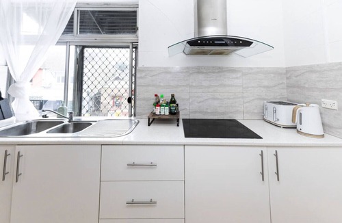 Bondi Apartment | Colourful Spacious Central 3BDR Balcony AC Parking