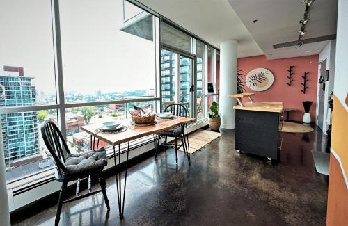 Beltline Apartment | ColoursNest - Downtown apt spectacular view and location