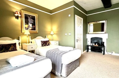 Thatcham House | Colthrop Manor with Gardens