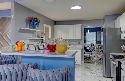 Easton House | Columbus Airport & Easton Mall Home Hot Tub/Theater/Sports Bar Much More