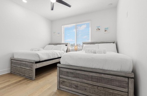 Tampa House | Columbus Cabanas - Modern, Spacious Townhouse In Heart of Tampa, Near Raymond James Stadium