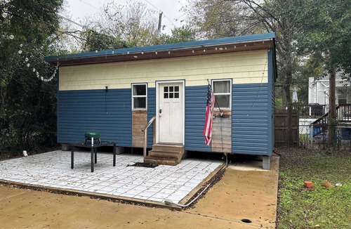Columbus House | Columbus First Tiny House! Cozy, Modern, and Fun!