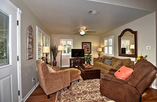 New Braunfels Cottage | Comal River Cottages River 403A