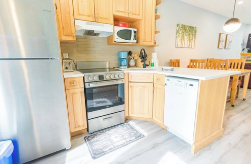 Harvie Heights House | Combo2!One minute to Banff Gate!4Bedrooms4Bathrooms Fitted 14 PPL
