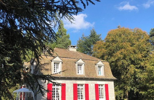 Le Buisson House | Come and relax in the peace and quiet of the countryside, overlooking the lake.