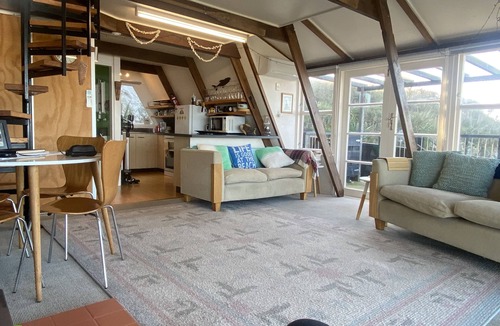 Clutha District House | Come and Relax in our Comfortable Crib With Spectacular sea Views