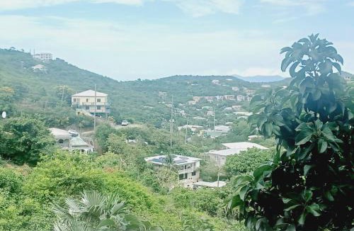 Estate Annas Retreat Apartment | Come Chill on the Hill