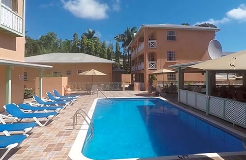 Worthing Apartment | Come Create Memories w/Fun-filled Adventures at this Paradise! Outdoor Pool!