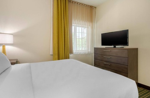 Biggar Hotel | Come Create Memories w/Fun-filled Adventures at this Paradise! Pets Are Welcome