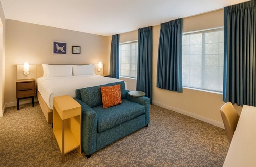 Andover Hotel | Come Create Memories w/Fun-filled Adventures at this Paradise! Outdoor Pool!