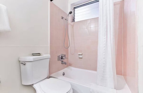 Waikiki Hotel | Come Create Memories w/Fun-filled Adventures at this Paradise! Onsite Pool!