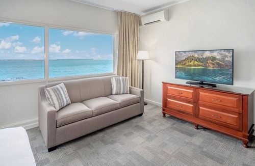 Kahului Hotel | Come Create Memories w/Fun-filled Adventures at this Paradise! Outdoor Pool!