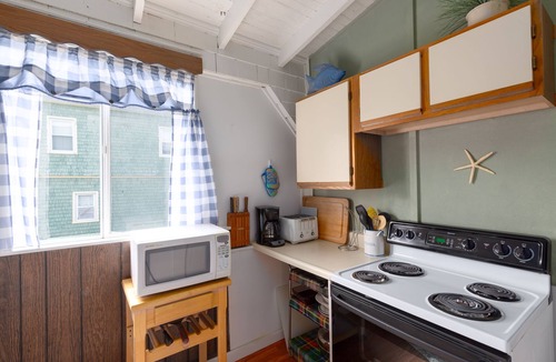 Ocean Park Condo | Come enjoy 7 miles of beaches in sunny OOB in this 3 bedroom condo!
