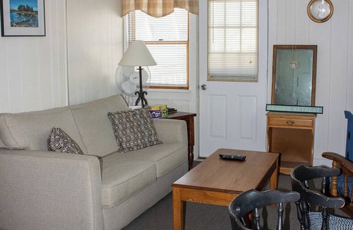 Ocean Park Condo | Come enjoy 7 miles of beaches in sunny OOB in this 2 bedroom condo.