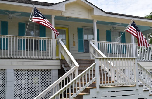 Pass Christian House | Come enjoy some laid-back beach vibes. Walk to the beach, shops, restaurants.