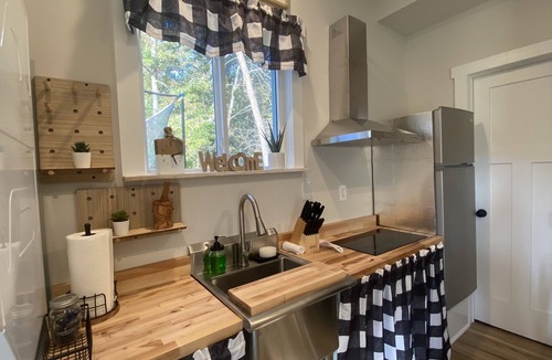 Cumming Cottage | Come, Get Relax & Cozy @ La Casita by the Pit with SaluSpa Hot tub