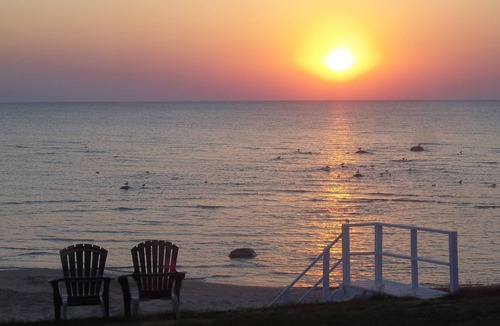 Deckerville Cottage | Come have fun on the beach! Right on Beautiful Lake Huron! Only 9 steps down!