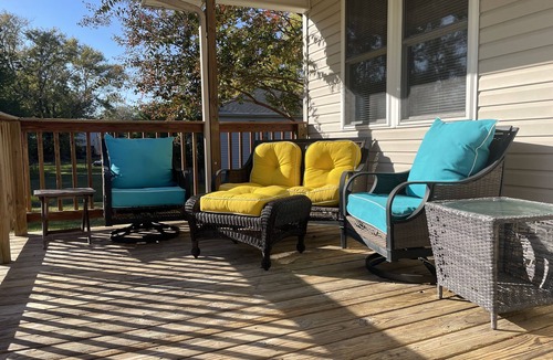Crisfield House | Come, sit back and relax at the "Catch of the Bay"