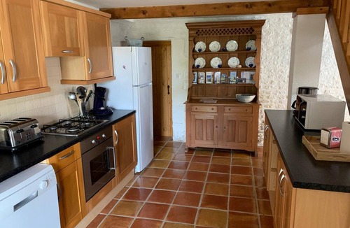 Chenac-Saint-Seurin-d'Uzet House | Comfortable gîte for 8 people with swimming pool, large garden - Sea 15 km away