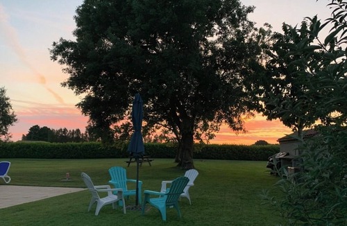 Chenac-Saint-Seurin-d'Uzet House | Comfortable gîte for 8 people with swimming pool, large garden - Sea 15 km away