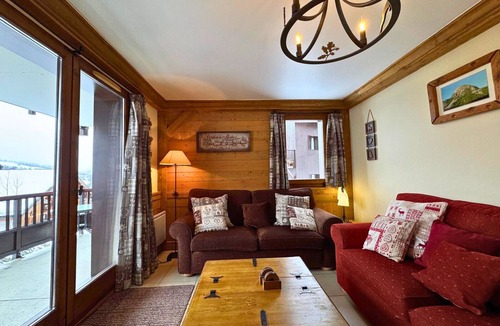 Saint-Martin-de-Belleville Apartment | Comfortable apt for 6 in Saint-Martin near slopes, parking, WiFi