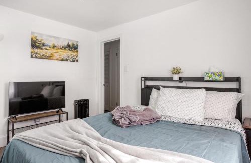 Sharon Hill House | ComfiNook Cozy Suburb Stay Philly Airport Parking