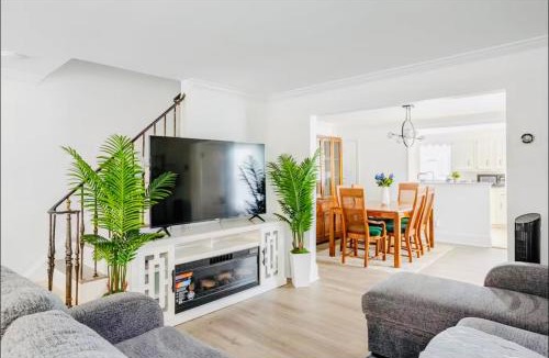 Sharon Hill House | ComfiNook Cozy Suburb Stay Philly Airport Parking
