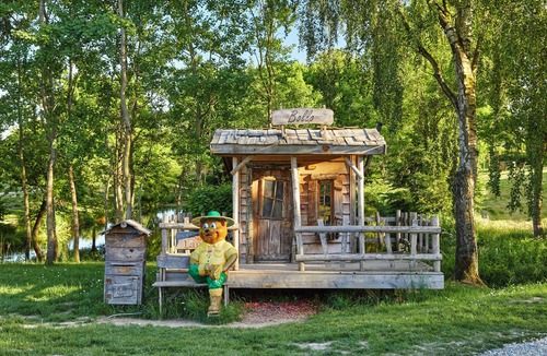 Froidchapelle House | Comfort 12-person bungalow in the holiday park Landal Village l'Eau d'Heure