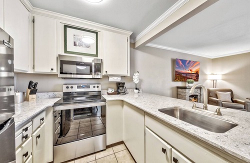 South Lake Tahoe Hotel | Comfort and Convenience! 2 Relaxing Units, Free Breakfast, Pets Allowed
