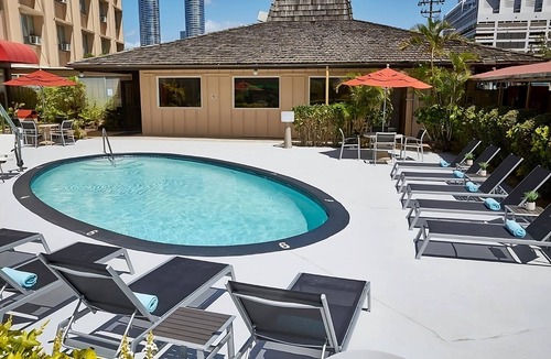 Ala Moana House | Comfort and Convenience! 3 Comfortable Units, Pool, Pets Allowed