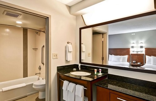 Gwinnett Place Hotel | Comfort and Convenience! 4 Family-friendly Units! Pool Access, Parking On-Site!