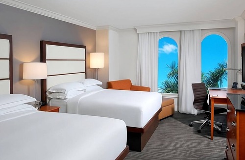 Park Shore Hotel | Comfort and Convenience! Outdoor Pool Onsite, Free Parking!
