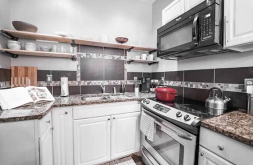 Near Northside House | Comfort and Cozy 1BR Getaway