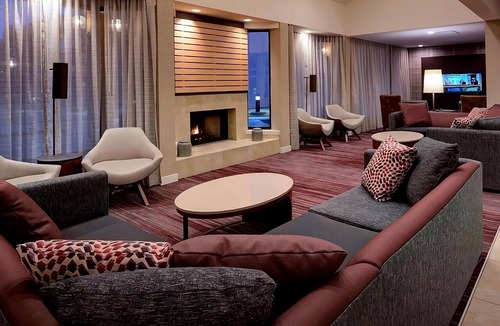 South Kansas City Hotel | Comfort and Location! Free Parking! Near Overland Park Convention Center!